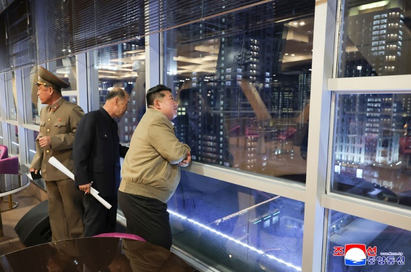 kim-jong-un-gioi-thieu-trung-tam-tro-choi-dien-tu-300-cho-ngoi-11.jpg