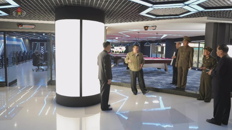 kim-jong-un-gioi-thieu-trung-tam-tro-choi-dien-tu-300-cho-ngoi-5.jpg