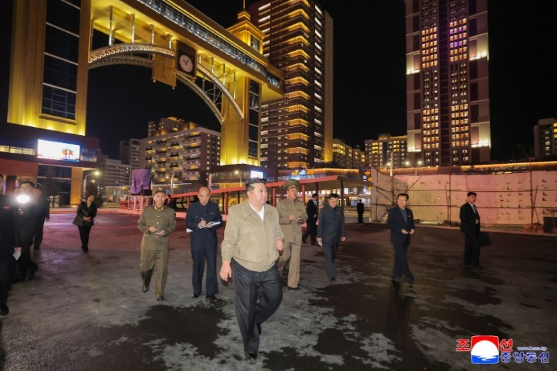 kim-jong-un-gioi-thieu-trung-tam-tro-choi-dien-tu-300-cho-ngoi-2.jpg