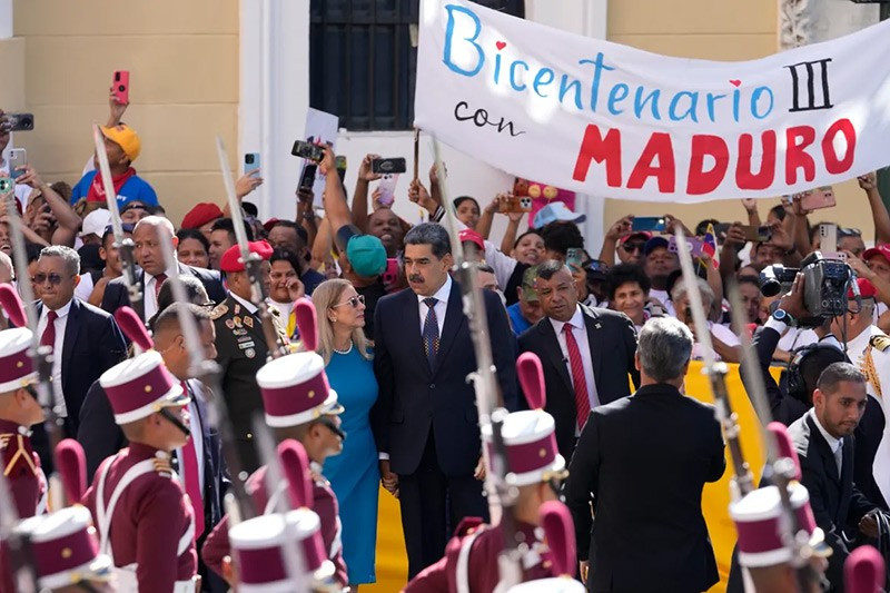 chum-anh-tong-thong-venezuela-maduro-bat-dau-nhiem-ky-thu-3-05.jpg