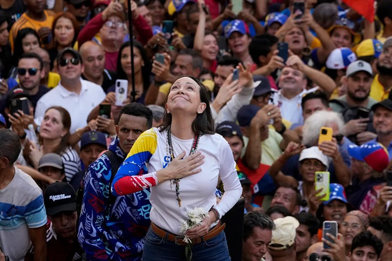 chum-anh-tong-thong-venezuela-maduro-bat-dau-nhiem-ky-thu-3-08.jpg