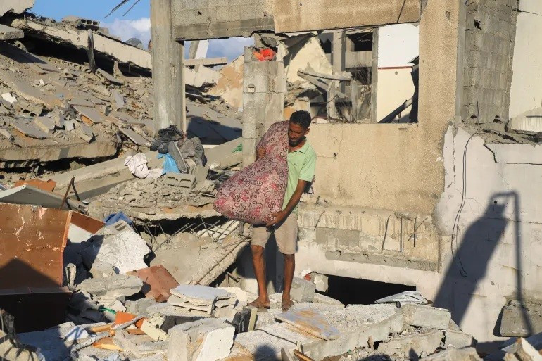 chum-anh-israel-tan-cong-tren-bo-thanh-pho-gaza-0905-15.jpg