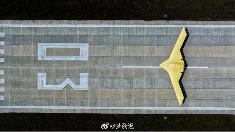 ro-ri-uav-khong-lo-cua-trung-quoc-sai-canh-ngang-ngua-b-2-my-4.jpg