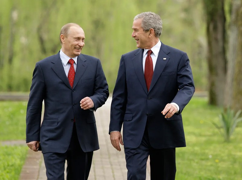 chum-anh-tong-thong-nga-putin-va-cac-doi-tt-my-04.jpg