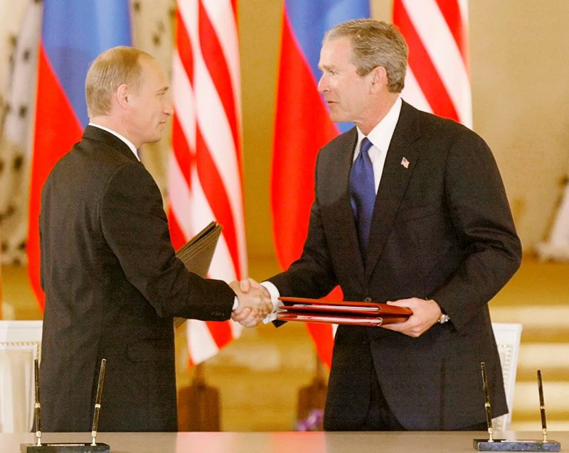 chum-anh-tong-thong-nga-putin-va-cac-doi-tt-my-03.jpg