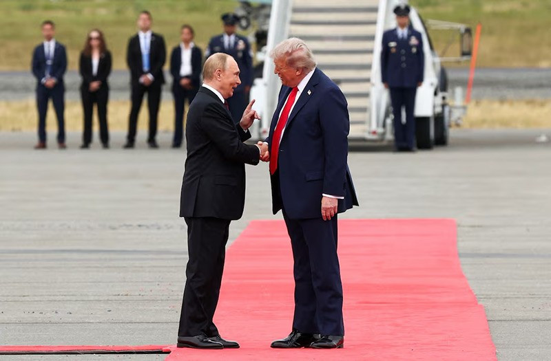 chum-anh-dam-phan-truc-tiep-trump-putin-0805-02.jpg