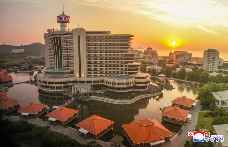 chum-anh-trieu-tien-khanh-thanh-khu-du-lich-bien-wonsan-kalma-014.jpg