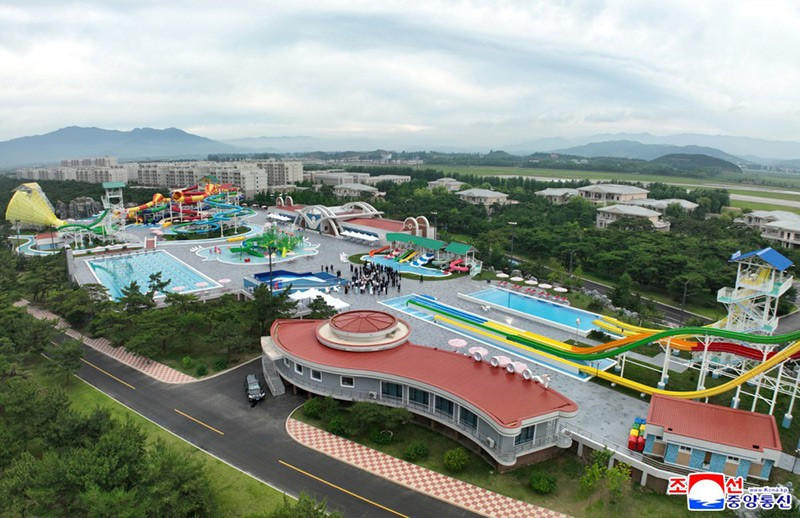 chum-anh-trieu-tien-khanh-thanh-khu-du-lich-bien-wonsan-kalma-010.jpg