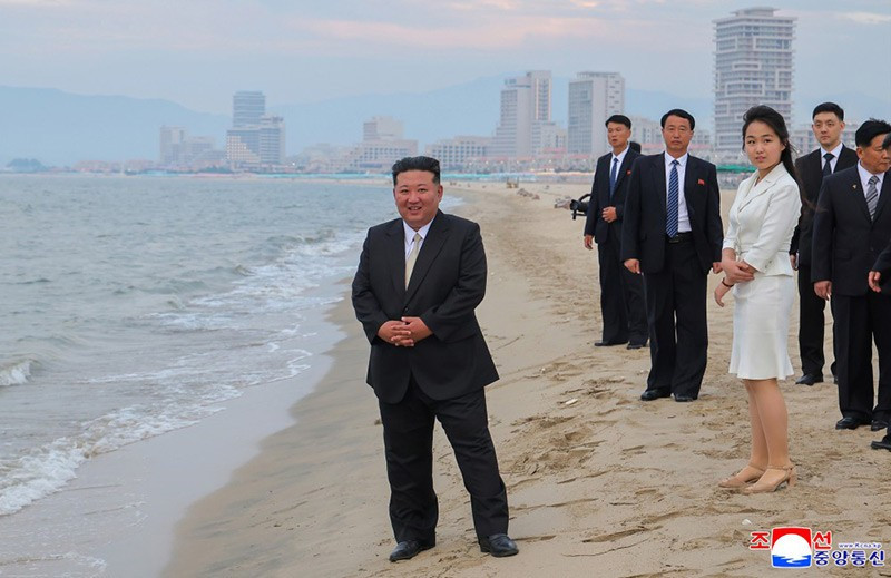 chum-anh-trieu-tien-khanh-thanh-khu-du-lich-bien-wonsan-kalma-012.jpg