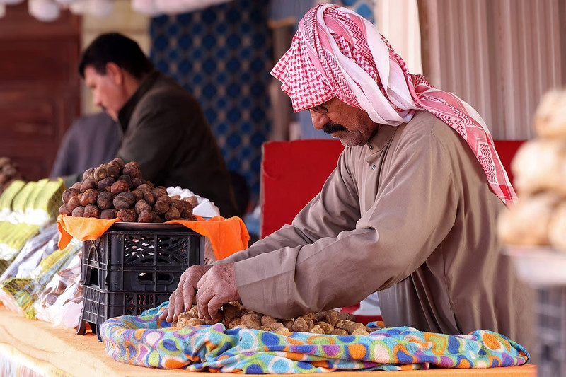 chum-anh-nam-cuc-sa-mac-bieu-tuong-dat-gia-cua-di-san-am-thuc-kuwait-6.jpg