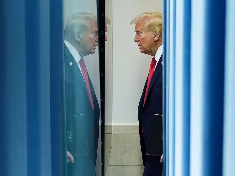 Tổng thống Hoa Kỳ Donald Trump chuẩn bị phát biểu về vụ va chạm trên không giữa máy bay của American Airlines và một trực thăng quân sự tại Washington khiến hơn 60 người thiệt mạng. nhin-lai-cac-su-kien-quan-trong-trong-tuan-qua-anh-3.jpg