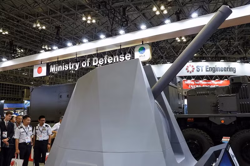 Ông Nakatani hy vọng sự kiện thúc đẩy hợp tác quốc tế, phát triển công nghiệp quốc phòng, góp phần duy trì hòa bình. Từ khi bỏ lệnh cấm xuất khẩu vũ khí năm 2014, Nhật từng bước rời xa chính sách quốc phòng thuần túy hòa bình sau Thế chiến II. chum-anh-trien-lam-an-ninh-quoc-phong-nhat-ban-dsei-03.jpg