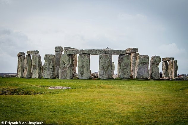 chiec-rang-he-lo-bi-mat-5000-nam-cua-stonehenge.jpg