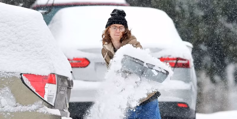 Khoảng 60 triệu người Mỹ từ Dakotas đến Delaware đã được cảnh báo thời tiết mùa đông tính đến tối 4/1. Dự kiến cơn bão sẽ kéo dài đến 6/1 lan từ Kansas đến Bờ Đông. bao-khien-hon-60-trieu-nguoi-my-chim-trong-gia-lanh-2.jpg