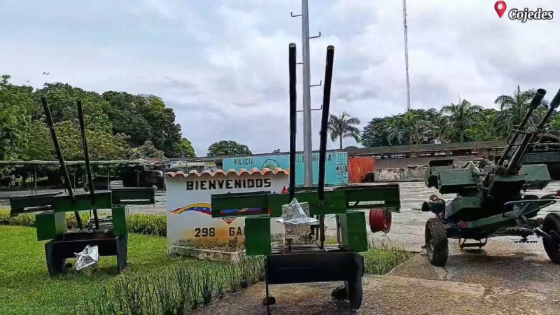 Quân đội Venezuela đã chế tạo các mô hình giả của pháo phòng không ZU-23, súng cối 120mm và xe bọc thép VN-4. xem-quan-doi-venezuela-tao-bay-tinh-vi-de-danh-lua-tinh-bao-my.jpg