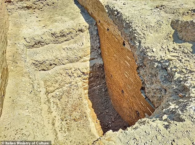 phat-hien-chan-dong-cung-dien-co-cua-cac-giao-hoang-duoc-khai-quat-tai-rome-6.jpg