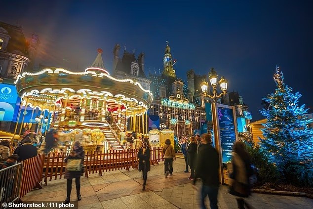 Nhiều người dùng mạng xã hội cảnh báo rằng đây là “trải nghiệm không dành cho người thích sự yên tĩnh” và khuyên nên chọn các điểm đến ít đông hơn canh-chen-chuc-ngot-ngat-o-cho-giang-sinh-dat-nhat-chau-au-6.jpg