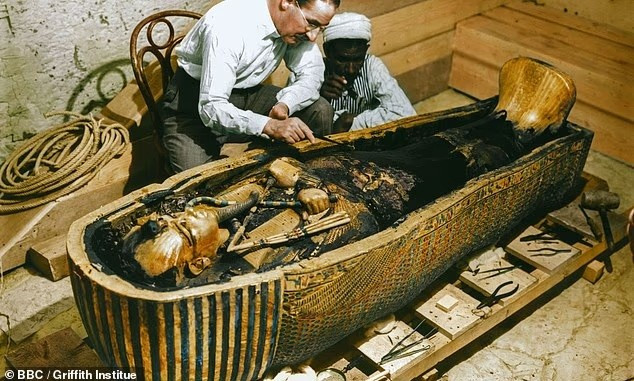 bi-mat-nghi-le-vua-tutankhamun-he-lo-tu-co-vat-ky-la-8.jpg