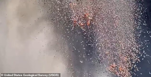 Vụ phun trào kéo dài 12 giờ, tạo ra khoảng 10 triệu mét khối dung nham, tương đương hơn 4.000 bể bơi Olympic, với nhiều cột dung nham phun cùng lúc – hiện tượng hiếm gặp. khoanh-khac-kinh-hoang-nui-lua-hawaii-3.jpg