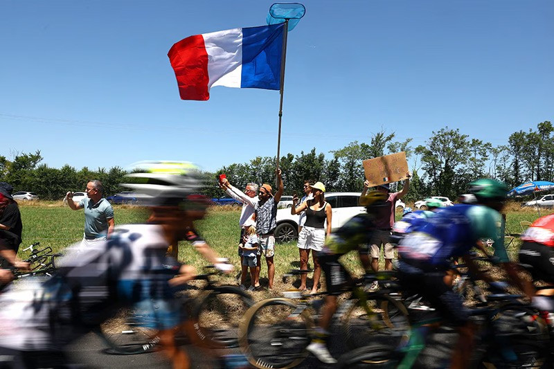 chum-anh-hinh-anh-dep-nhat-giai-dua-xe-dap-tour-de-france-2025-011.jpg
