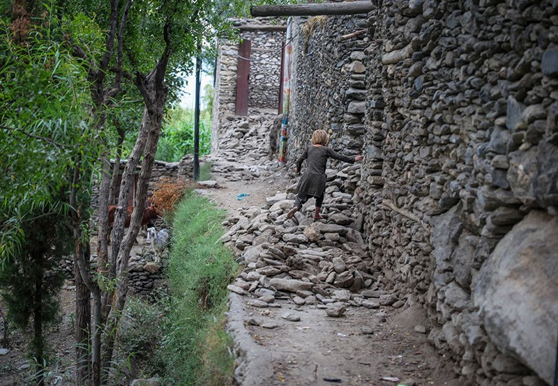 chum-anh-chay-dua-cuu-ho-nan-nhan-dong-dat-o-afghanistan-04.jpg
