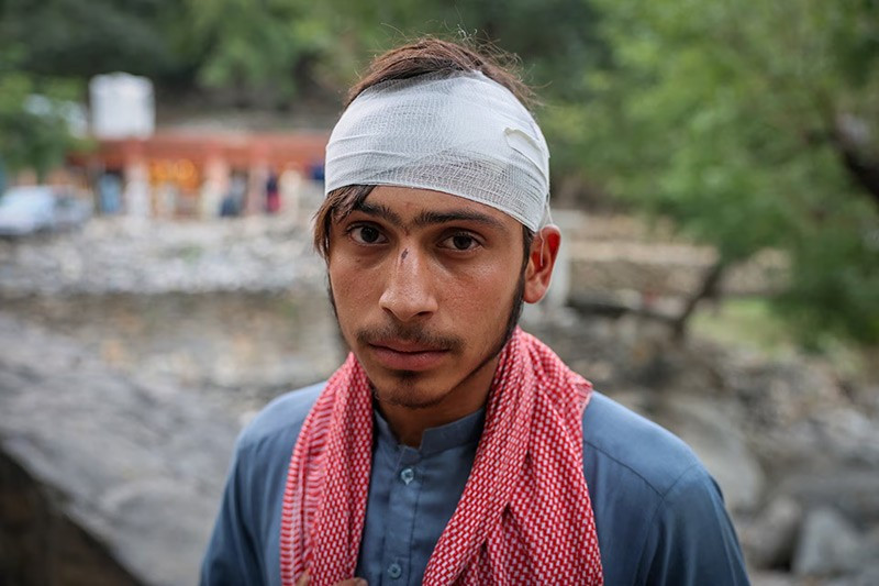 chum-anh-chay-dua-cuu-ho-nan-nhan-dong-dat-o-afghanistan-05.jpg