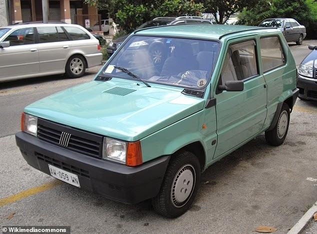 xe-dien-sieu-mong-fiat-panda-nhu-chi-co-trong-phim-5.jpg