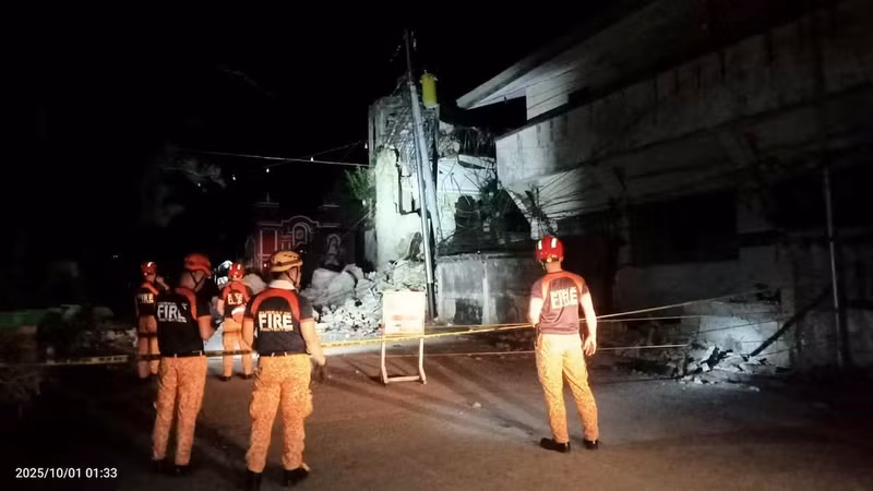 Viện Địa Vật Lý, Núi Lửa và Động đất Philippines (PHIVOLCS) cho biết hơn 600 dư chấn đã được phát hiện kể từ trận động đất; Giám đốc PHIVOLCS ông Teresito Bacolcol cảnh báo sườn núi ẩm ướt do mưa dễ dẫn tới sạt lở. chum-anh-benh-vien-philippines-qua-tai-sau-dong-dat-09.jpg