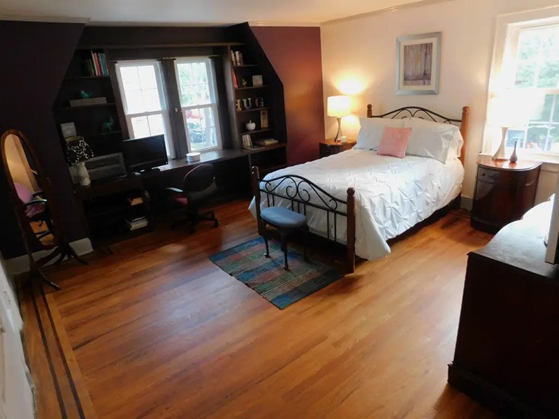 Phòng ngủ cũ trước khi được cải tạo. chum-anh-ngoi-nha-thoi-tho-au-cua-tong-thong-donald-trump-015.jpg