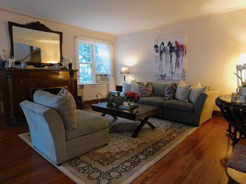 Chủ mới là nhà phát triển Tommy Lin, mua lại với giá 835.000 USD và đầu tư thêm khoảng 500.000 USD để tu sửa. chum-anh-ngoi-nha-thoi-tho-au-cua-tong-thong-donald-trump-05.jpg