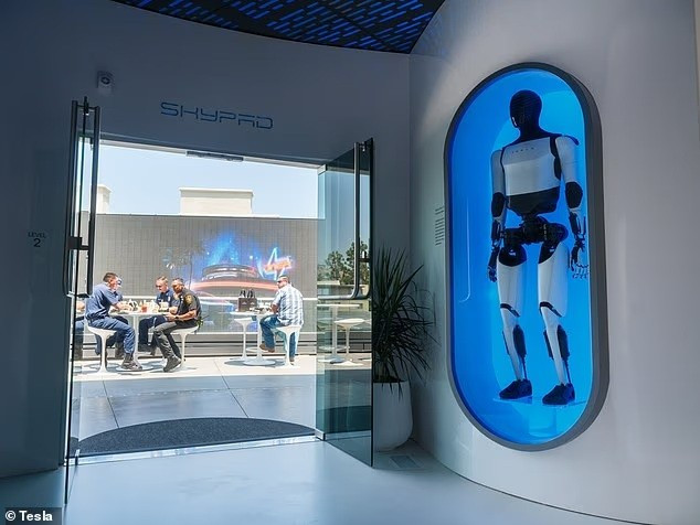 he-lo-quan-an-tesla-co-robot-phuc-vu-kem-tram-sac-lon-nhat-the-gioi-7.jpg