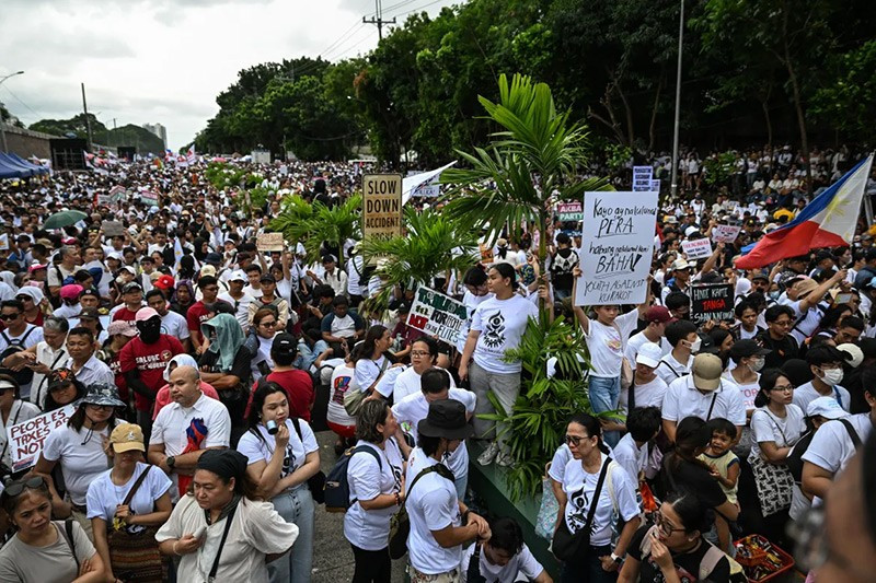 chum-anh-bieu-tinh-o-manila-0905-08.jpg