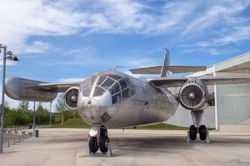 Máy bay vận tải VTOL duy nhất từng bay. Dùng để hỗ trợ tác chiến tiền phương nhưng bị thay thế bởi Fiat G.222 (nay là C‑27 Spartan) rẻ và hiệu quả hơn. Do 31 được xem là giải pháp cho yêu cầu sai ngay từ đầu 10-chien-dau-co-cat-ha-canh-thang-dung-khien-the-gioi-ngac-nhien-4.jpg