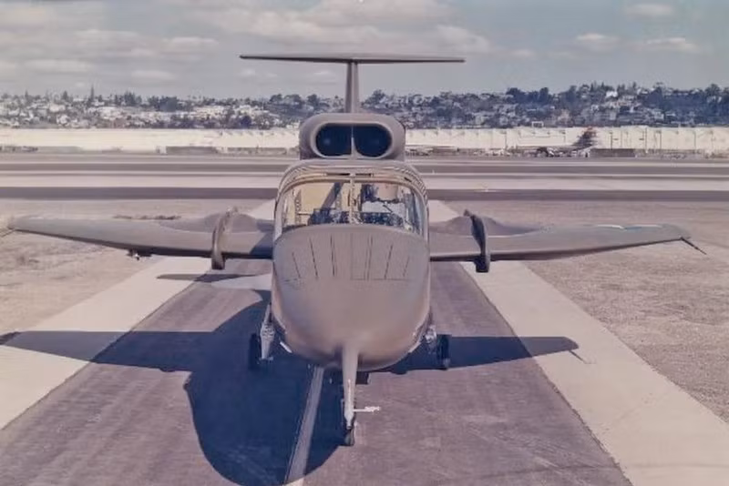 Dùng hệ thống quạt nâng trong cánh, tạo lực đẩy gấp 3 lần vòi phun phản lực thông thường. Tuy nhiên điều khiển khó, tăng tốc kém và từng hút cả hình nộm vào quạt. Nhiều tai nạn chết người khiến dự án bị hủy 10-chien-dau-co-cat-ha-canh-thang-dung-khien-the-gioi-ngac-nhien-6.jpg