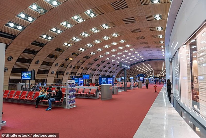 Sân bay Charles de Gaulle (Paris, Pháp): Đạt điểm số 7.29/10. Có 282 tuyến bay, 56% là tuyến hạng thương gia và 13 khách sạn gần sân bay. chum-anh-nhung-san-bay-tot-nhat-the-gioi-1105-09.jpg