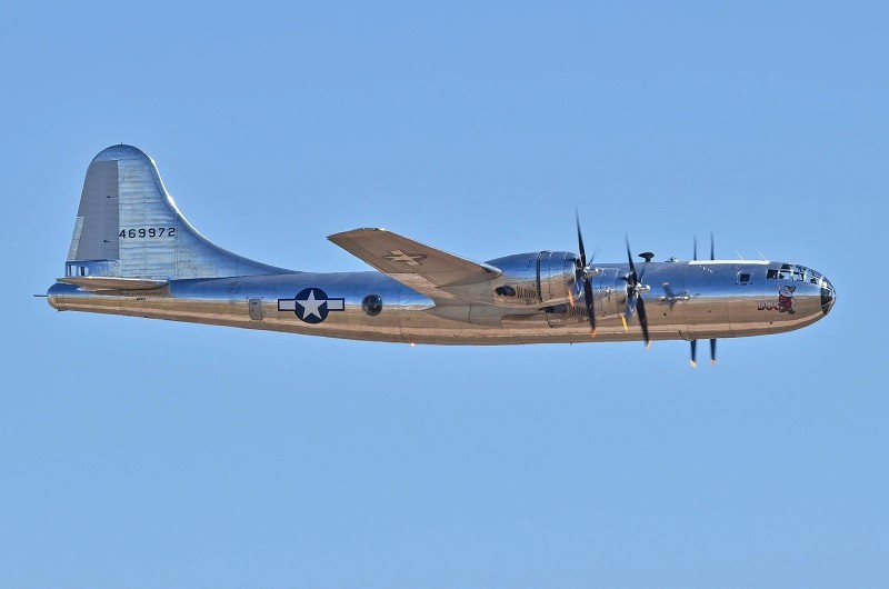 5. Boeing B-29 Superfortress (1942). Máy bay ném bom tiên tiến nhất Thế chiến II, có cabin điều áp và tốc độ vượt trội. Nổi tiếng vì thả bom nguyên tử xuống Hiroshima và Nagasaki, đồng thời mở ra kỷ nguyên hàng không quân sự hiện đại. nhung-huyen-thoai-bau-troi-thay-doi-lich-su-hang-khong-5.jpg