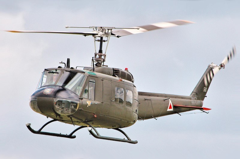 4. Bell UH-1 Iroquois ‘Huey’ (1956). Với thiết kế cabin rộng và động cơ turbine trên nóc trực thăng này định hình vai trò trực thăng vận tải, tấn công hiện đại và trở thành hình ảnh quen thuộc trong điện ảnh. nhung-huyen-thoai-bau-troi-thay-doi-lich-su-hang-khong-4.jpg