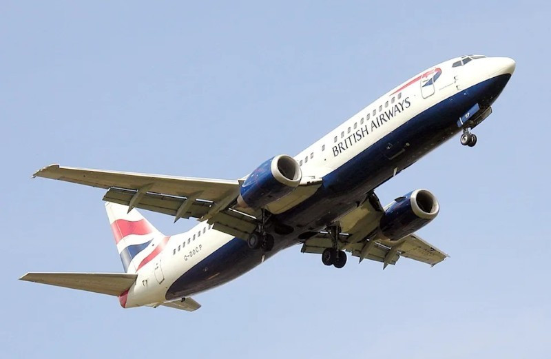 8. Boeing 737 (1967). Máy bay thương mại thành công nhất lịch sử, với gần 12.000 chiếc sản xuất. Thiết kế nhỏ gọn, dễ nâng cấp, phù hợp nhu cầu thị trường. Vẫn còn sản xuất đến nay, nó là biểu tượng của hàng không dân dụng toàn cầu. nhung-huyen-thoai-bau-troi-thay-doi-lich-su-hang-khong-8.jpg