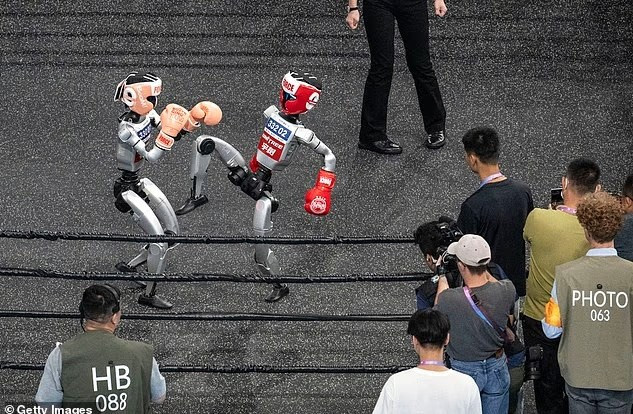 giai-dau-robot-lon-nhat-hanh-tinh-cuoi-ra-nuoc-mat-voi-loat-su-co-bat-ngo.jpg