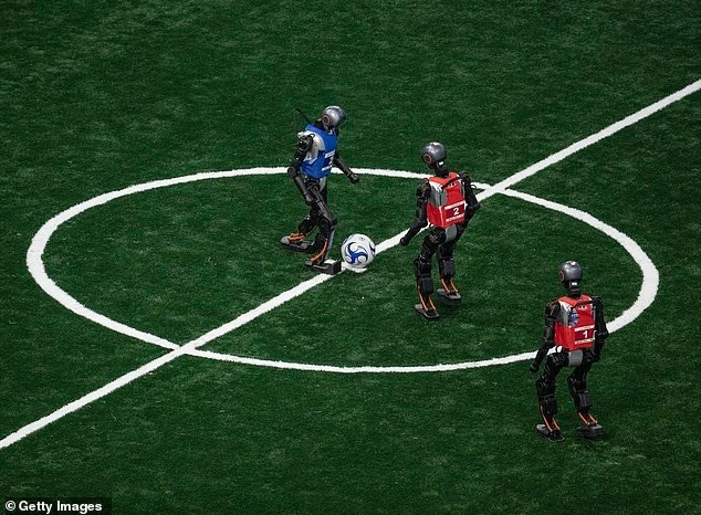 giai-dau-robot-lon-nhat-hanh-tinh-cuoi-ra-nuoc-mat-voi-loat-su-co-bat-ngo-6.jpg