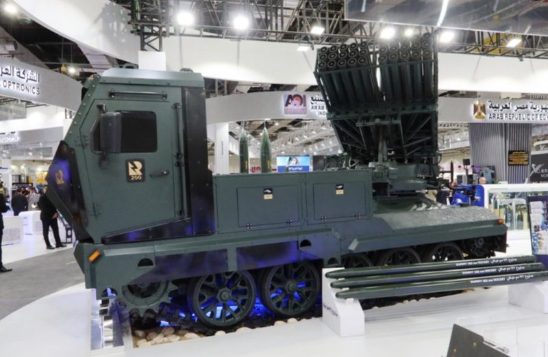 Ai Cập không chỉ sản xuất bệ phóng nội địa mà còn phát triển đạn tên lửa riêng, cải tiến từ mẫu Liên Xô. Trước đó, họ từng chế tạo hệ thống RAAD 200 với 30 ống phóng đạn 122 mm, động cơ diesel HD12ZLG-M công suất 385 mã lực. ai-cap-hoi-sinh-cong-nghe-lien-xo-bang-ten-lua-hien-dai-3.jpg