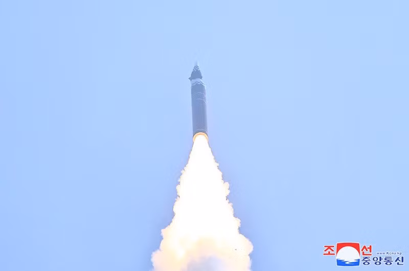 dprk-test-fire-hypersonic-ballistic-missile-060105-06.jpg