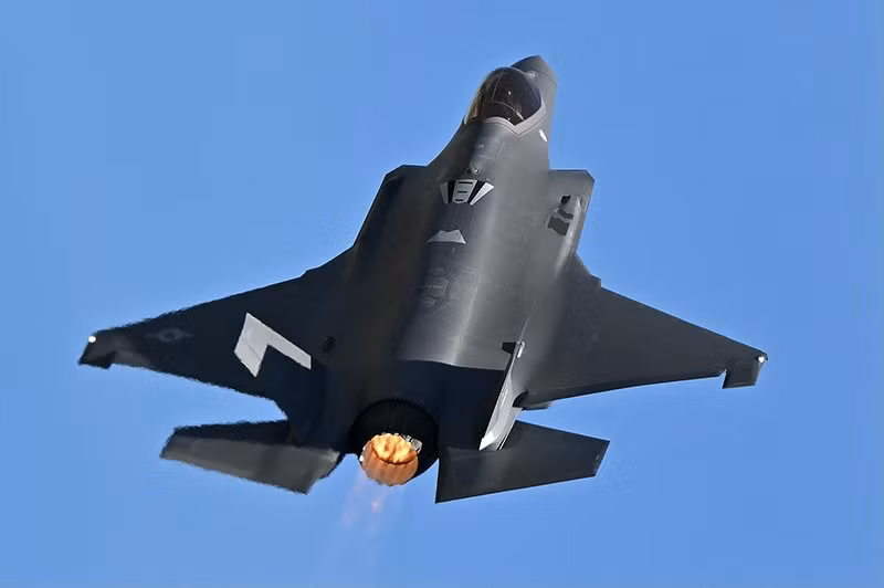 Máy bay chiến đấu thế hệ thứ 5 F-35 của Không quân Hoa Kỳ. chum-anh-trien-lam-hang-khong-aero-india-2025-012.jpg