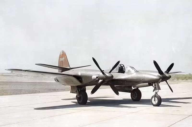 9. McDonnell XP-67 'Moonbat'. Thiết kế như cá đuối bay, dự kiến đạt 760 km/h nhưng yếu và tốn nhiên liệu. Một nguyên mẫu rơi, dự án kết thúc. chum-anh-10-may-bay-chien-dau-tuyet-voi-cua-my-bi-huy-bo-05.jpg