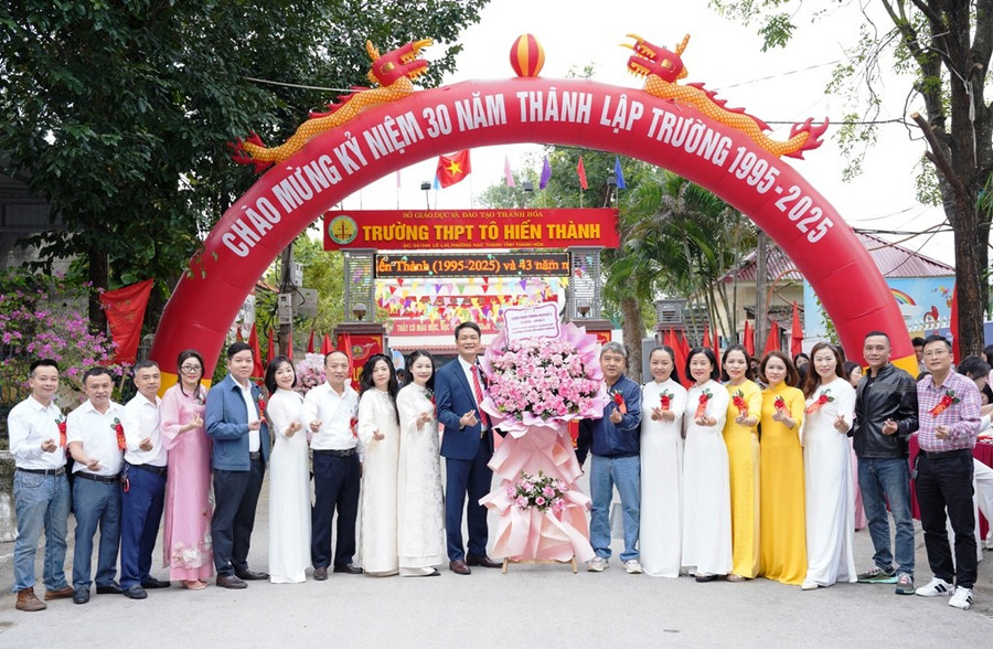 Trường THPT Tô Hiến Thành (phường Hạc Thành, tỉnh Thanh Hóa) Kỷ niệm 30 năm thành lập. Ảnh: NTCC