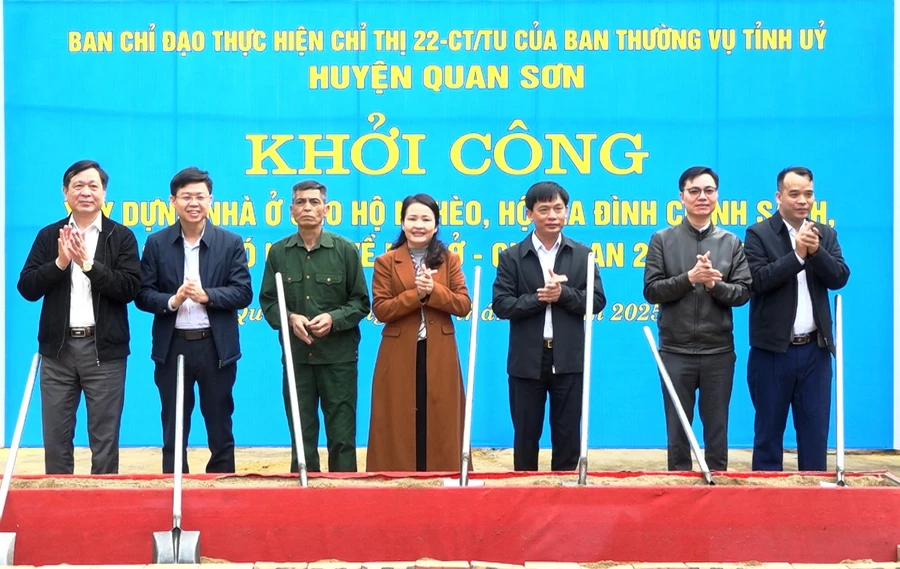 Lễ khởi công xóa nhà tạm cho một hộ dân ở huyện Quan Sơn Thanh Hóa.