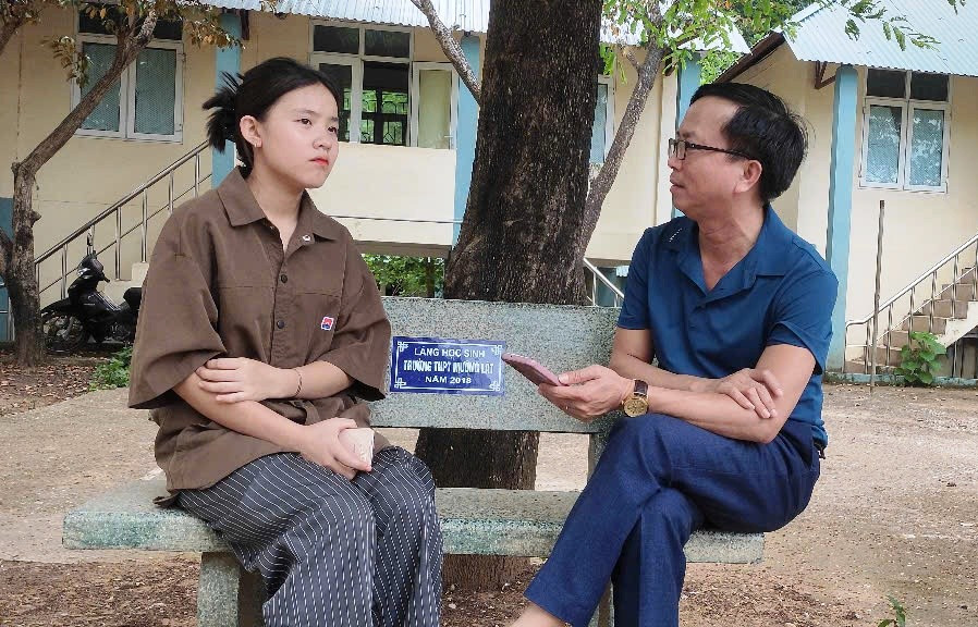 Lương Thị Kiều đang trò chuyện cùng phóng viên Báo GD&TĐ. 9a908279aead19f340bc.jpg