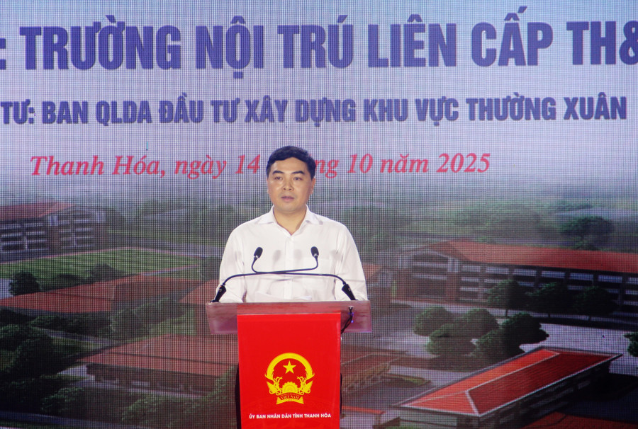 Chủ tịch UBND tỉnh Thanh Hóa Nguyễn Hoài Anh phát biểu tại buổi lễ. img-4144.jpg