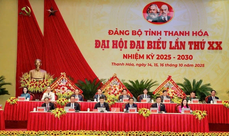 Đoàn Chủ tịch Đại hội đại biểu Đảng bộ tỉnh Thanh Hóa khóa XX, nhiệm kỳ 2025-2030. 205d3085809t11200l1-719ba136b2233f75.jpg