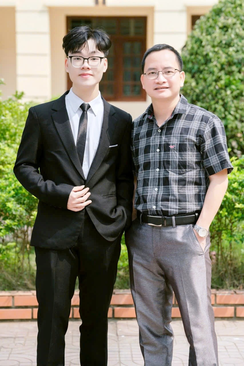 Hải Đăng và bố Trịnh Minh Quang. (Ảnh: GĐCC). b2f26d574684cfda9695.jpg